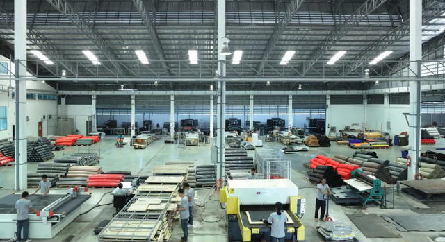 Một góc phân xưởng sản xuất thảm lót sàn ô tô cao su thiên nhiên Back Liners