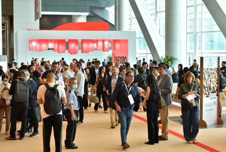 Lượng lớn khách thăm quan đến trải nghiệm tại triển lãm Vietnam Wine Expo 2024