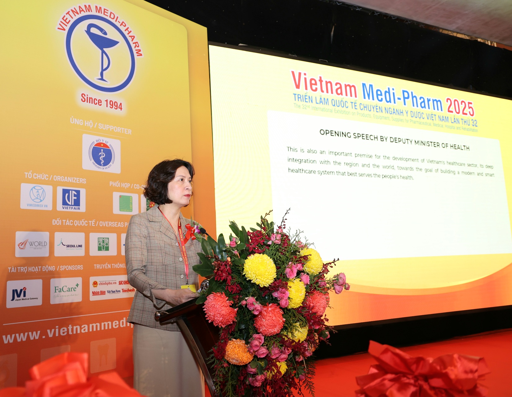 Phát biểu tại buổi khai mạc triển lãm của Thứ trưởng Bộ Y tế Nguyễn Thị Liên Hương