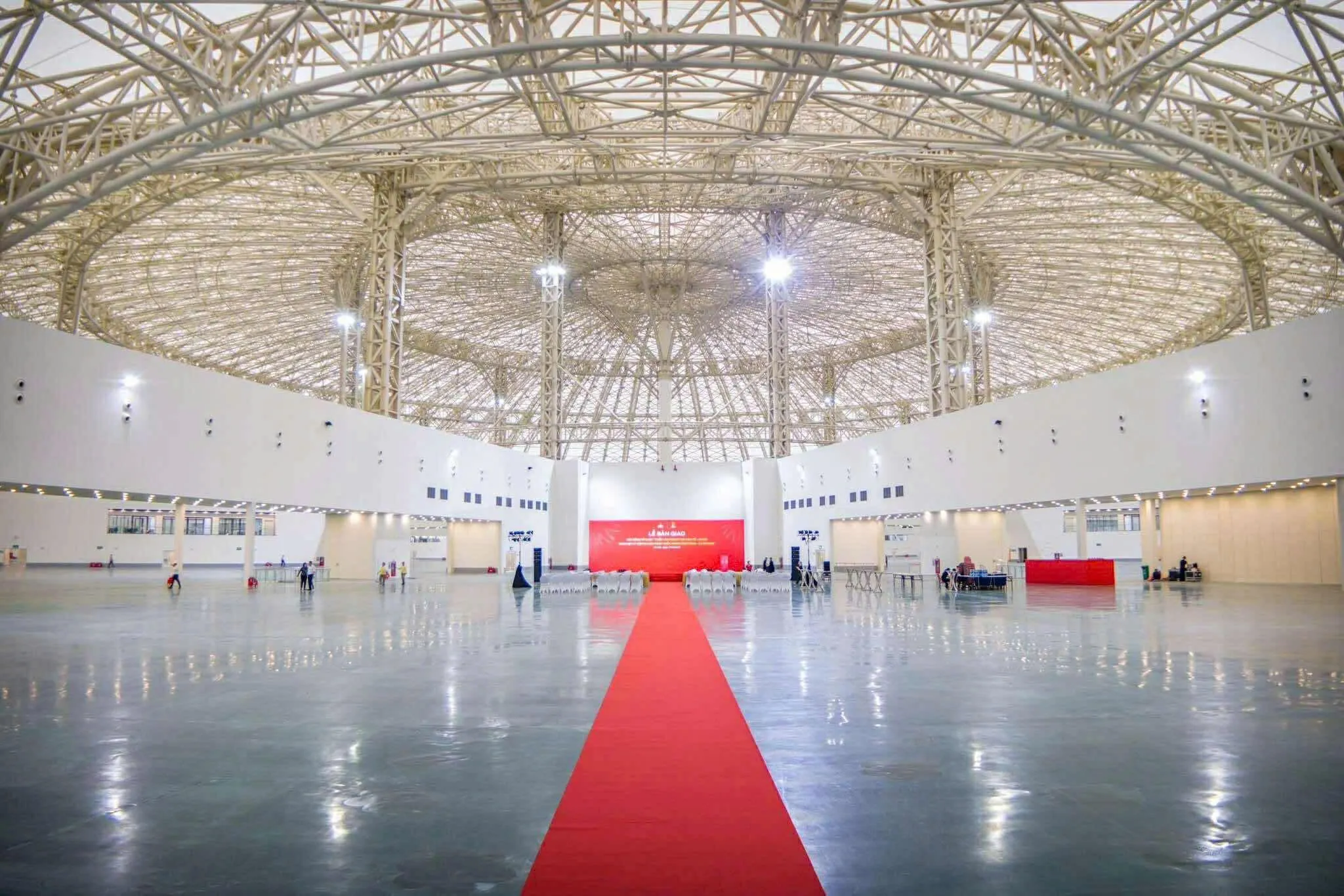 Không gian bên trong của tòa nhà trung tâm hội chợ triển lãm quốc gia Đông Anh​