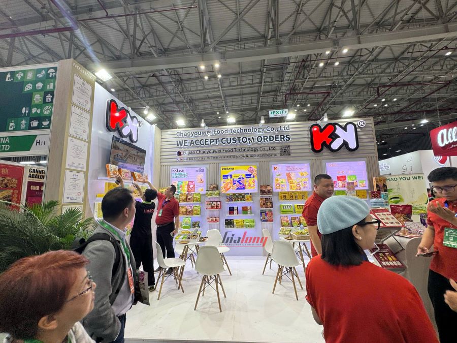 Không khí tấp nập tại gian hàng Gia Long đã thiết kế và thi công