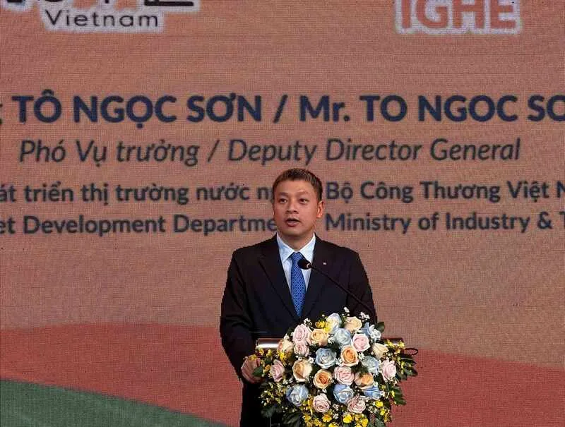 Ông Tô Ngọc Sơn - Phó Vụ trưởng Vụ Phát triển Thị trường nước ngoài đã có bài phát biểu ý nghĩa
