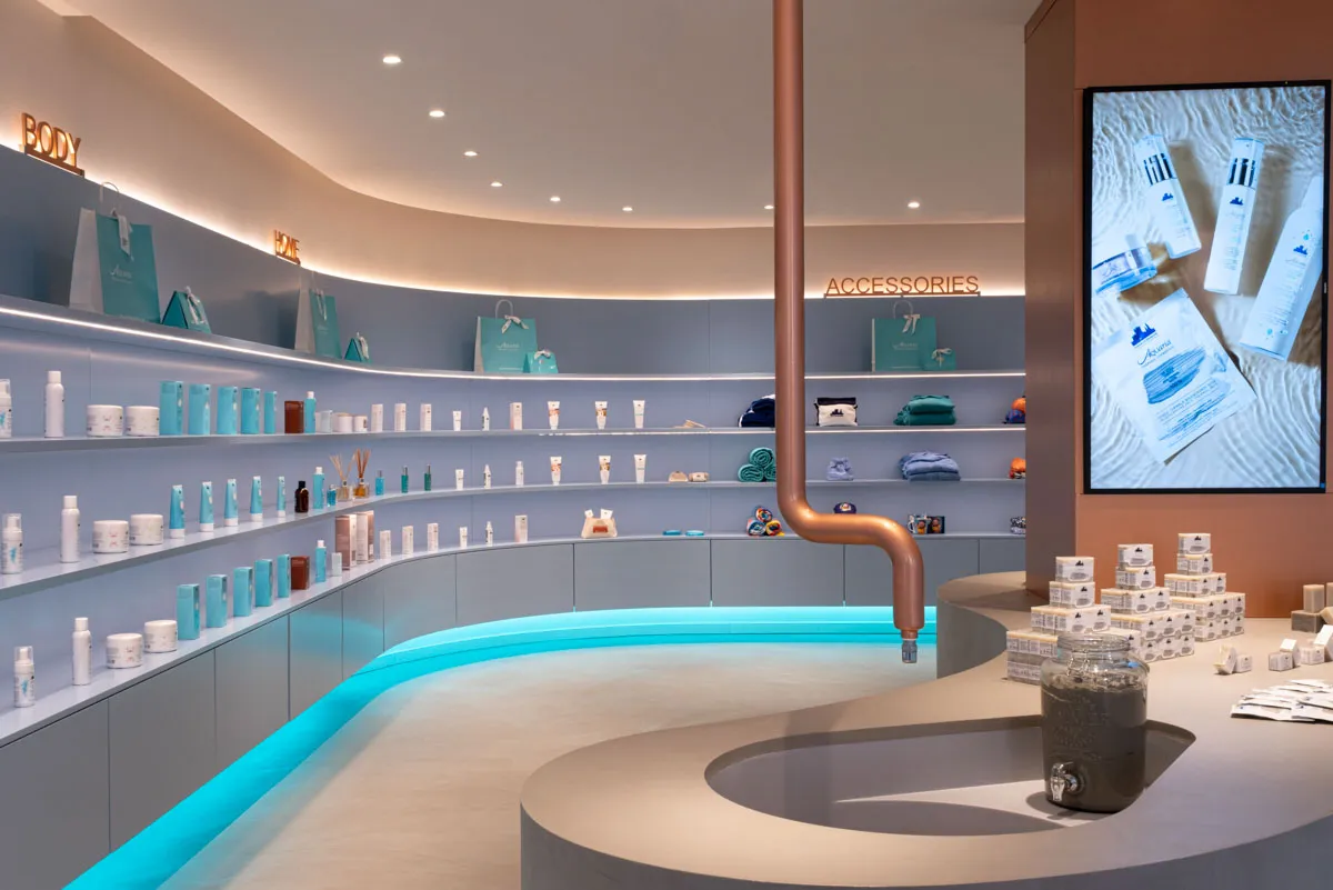 Mẫu thiết kế shop mỹ phẩm phong cách tân cổ điển