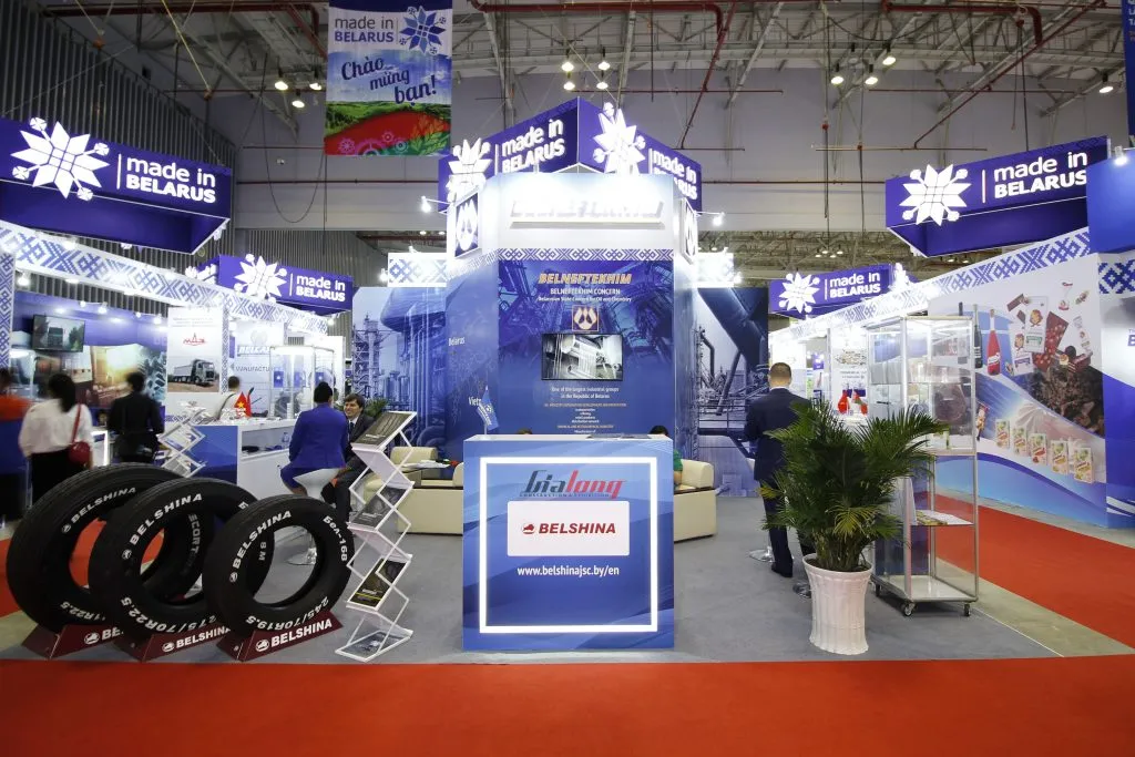 Một số mẫu mẫu gian hàng trưng bày sản phẩm đẹp năm 2026 do Gia Long thiết kế