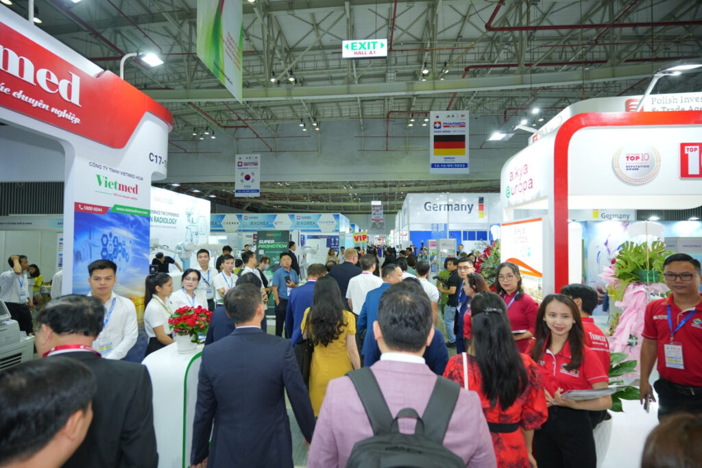 The healthcare exhibition attracts a large number of visitors