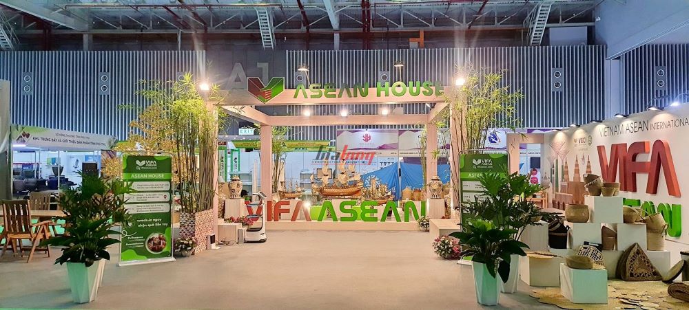 Gian hàng được thiết kế và thi công bởi Gia Long Gian hàng được thiết kế và thi công bởi Gia Long