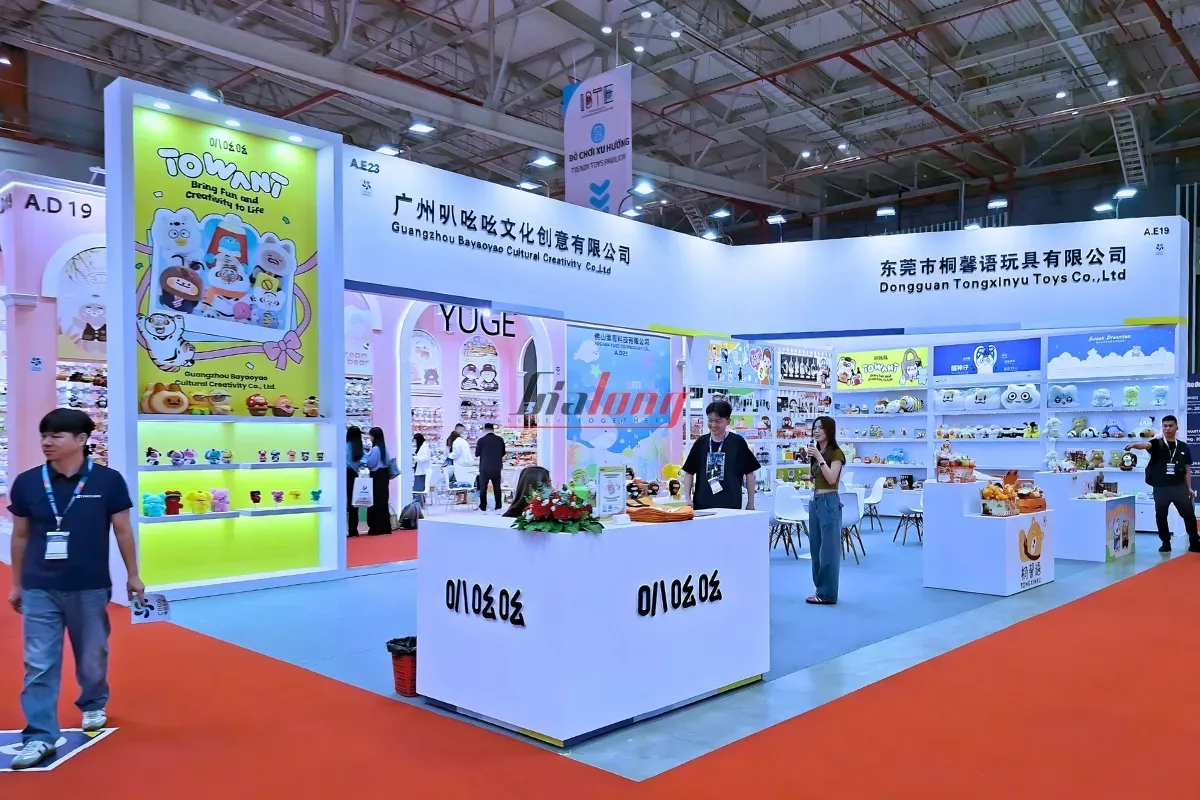 10x10 exhibit booth design