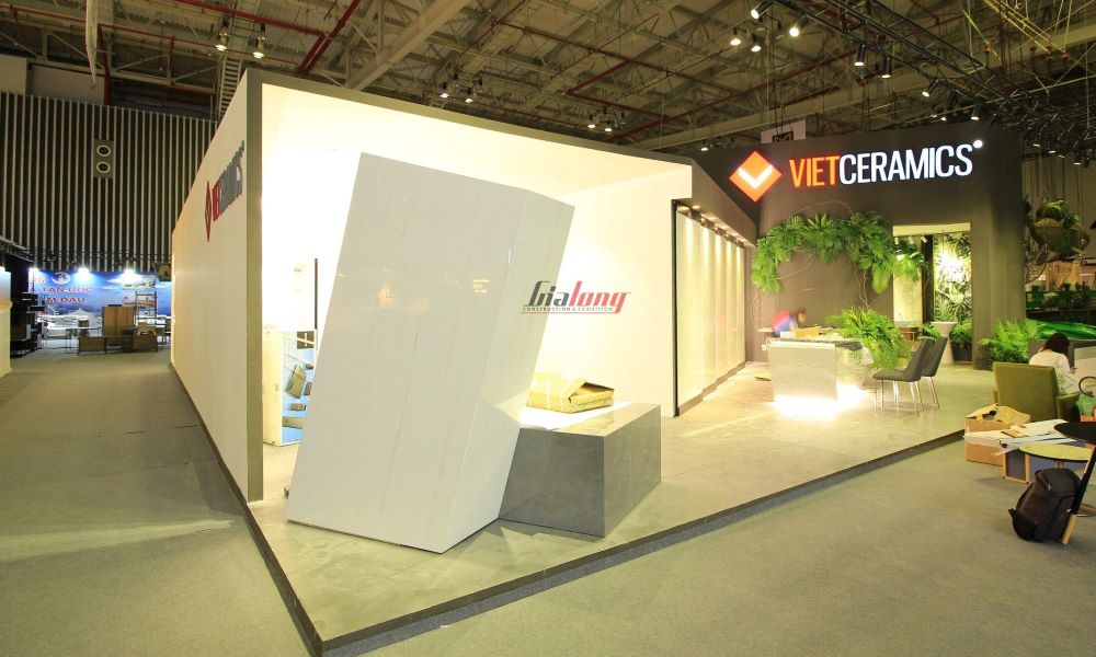 Minimalist exhibition stand design with strong branding