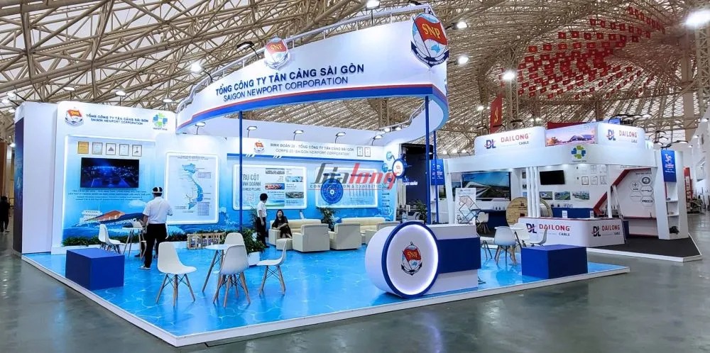 What is a 3 side open exhibition stall?