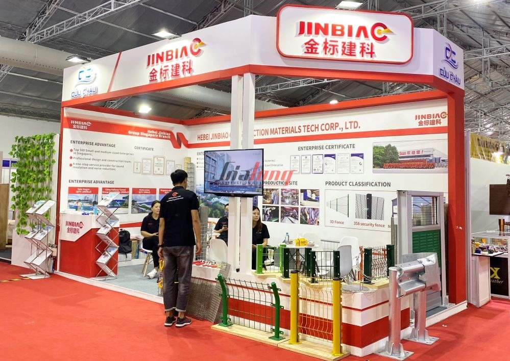 Gia Long's booth is constructed in the textile and garment industry.